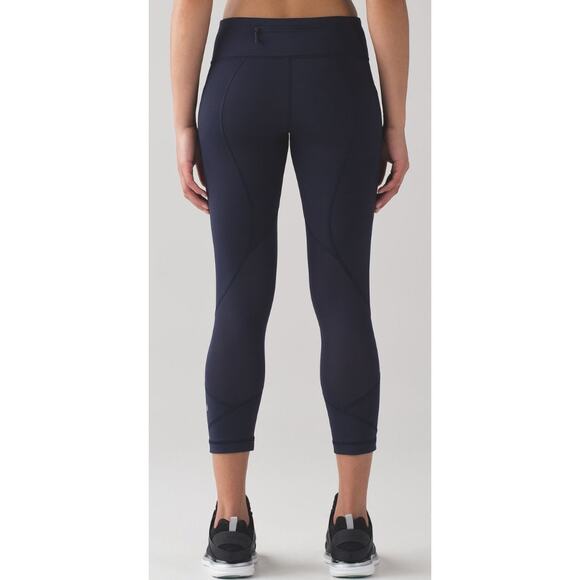 Lululemon Pace Rival Crop in Midnight Nacy size 6 - Picture 2 of 6